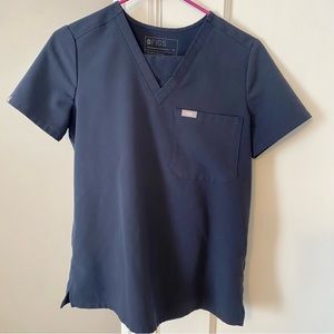 Catarina One-Pocket scrub top & Kade Cargo pant